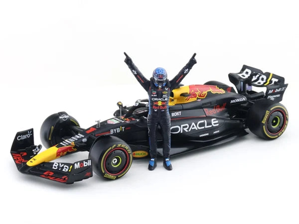 Bburago 1:24 Red Bull with Max Verstappen Driver Figure