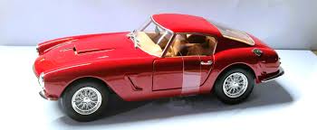 Bburago 1/24 Ferrari 250 GT Berlinetta Passo Corto Red